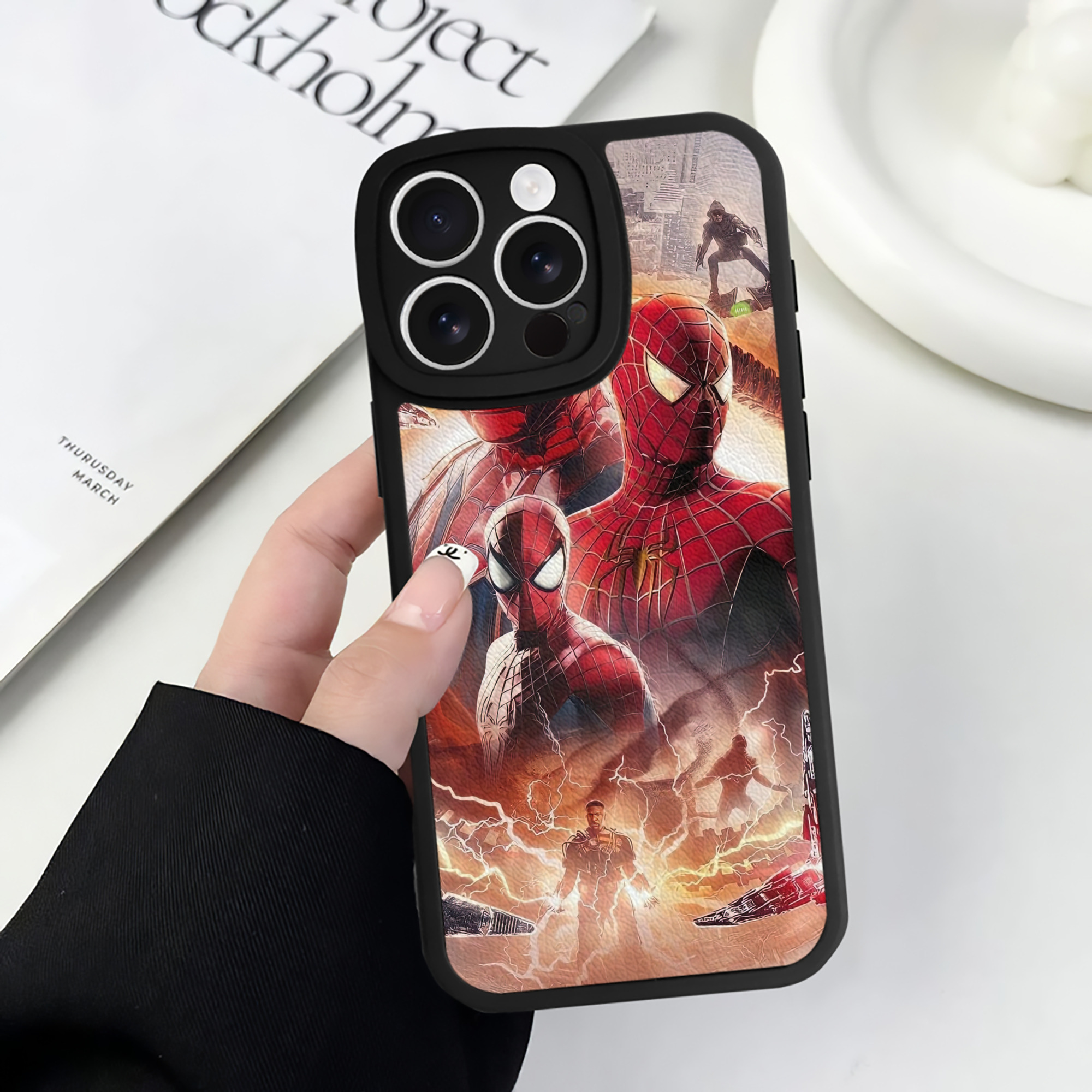 （画像用） Spider Man スパイダーマン 【iPhone 16シリーズ対応】シリコンスマホケース（レザー調） 材質：シリコン